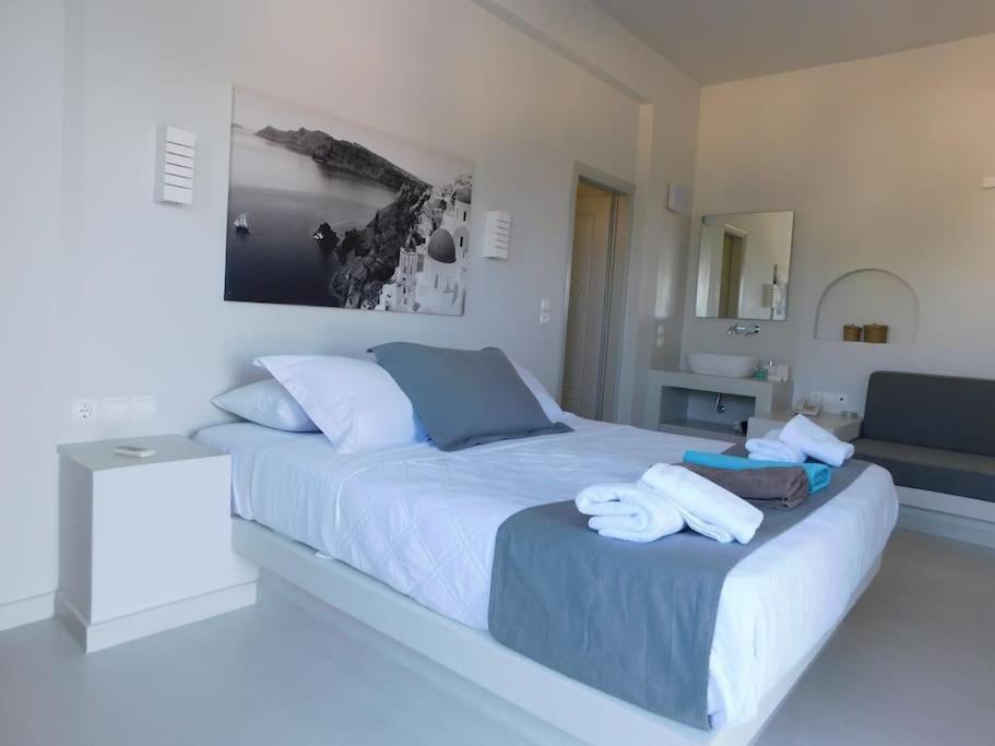 Perissa Beachfront Rooms Exterior photo